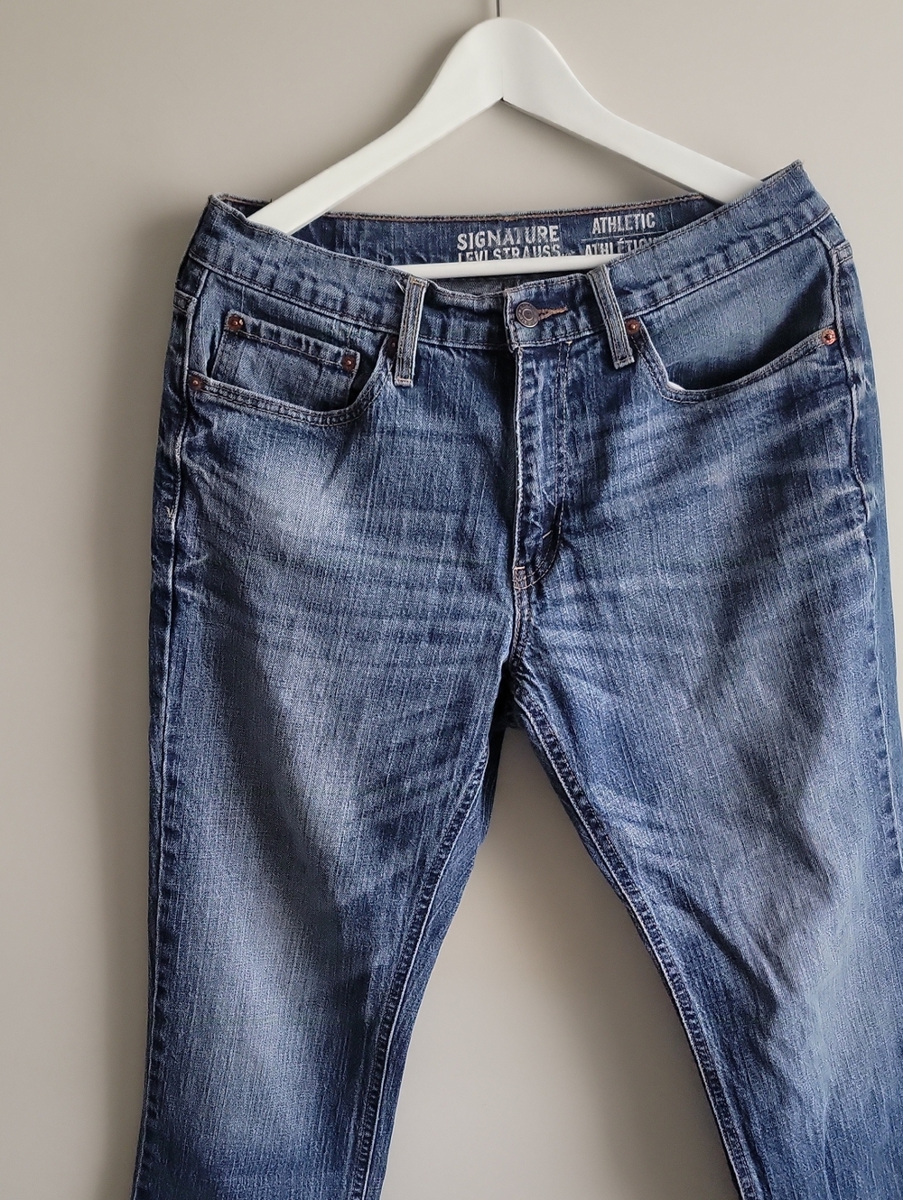 Signature by Levi Strauss Men’s Light Blue Slim Straight Jeans